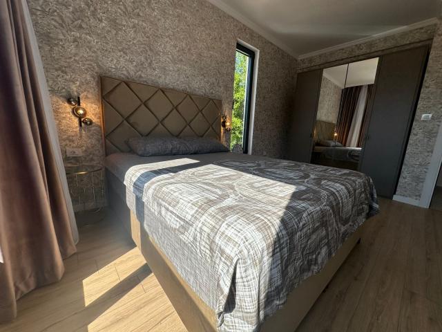 Izdavanje, Kuća, 160m2 , Kotor
