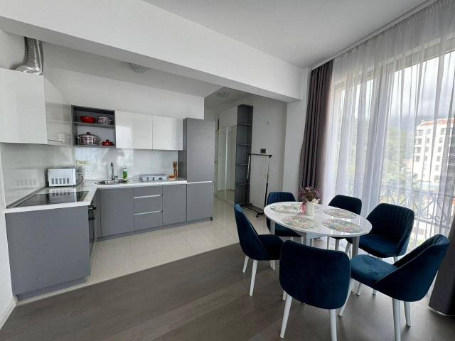 Izdavanje, Stan, 75m2 , BECICI