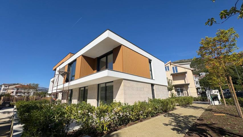 Prodaja, Stan, 61.77m2 , Tivat