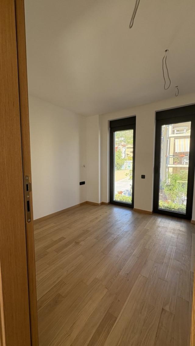 Prodaja, Stan, 61.77m2 , Tivat
