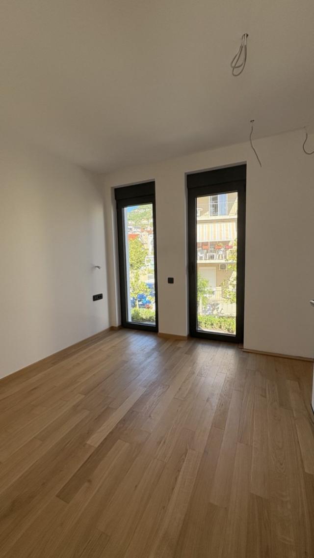 Prodaja, Stan, 61.77m2 , Tivat