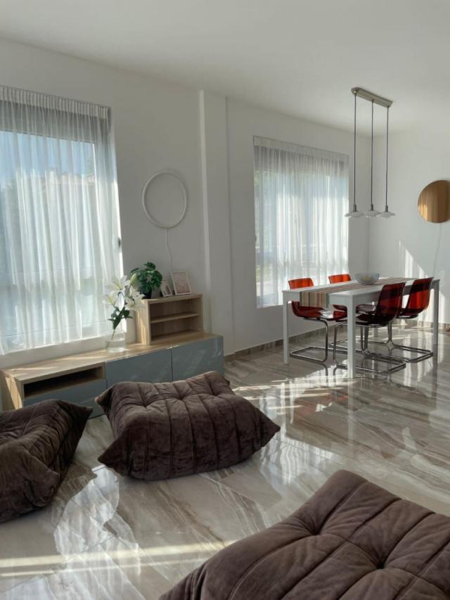 Izdavanje, Stan, 123m2 , Tivat