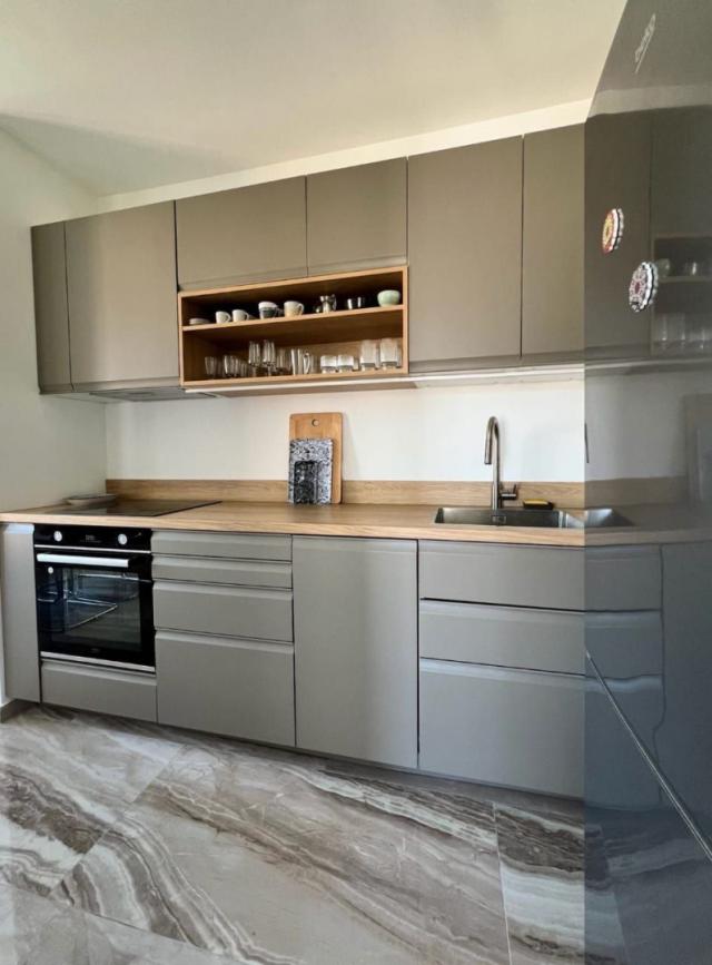 Izdavanje, Stan, 123m2 , Tivat