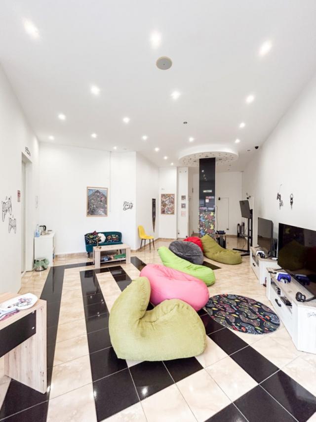 Izdavanje, Poslovni prostor, 54m2 , Tivat