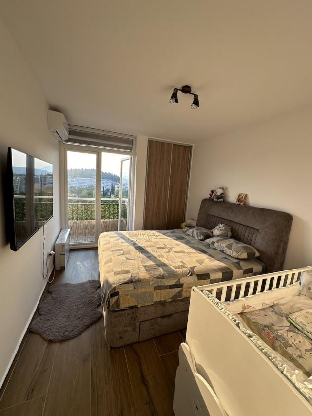 Trosoban namješten stan, 74m2, Pobrežje, Podgorica