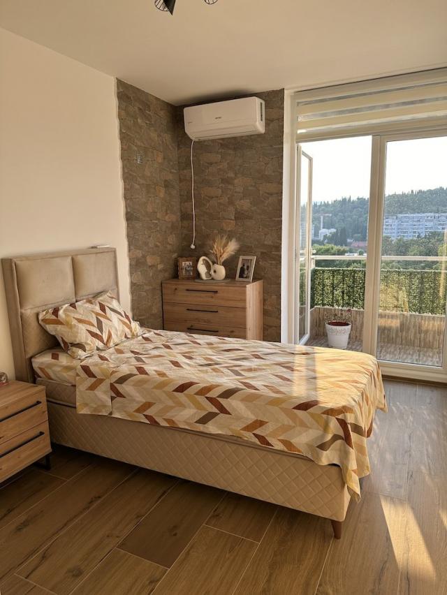 Trosoban namješten stan, 74m2, Pobrežje, Podgorica