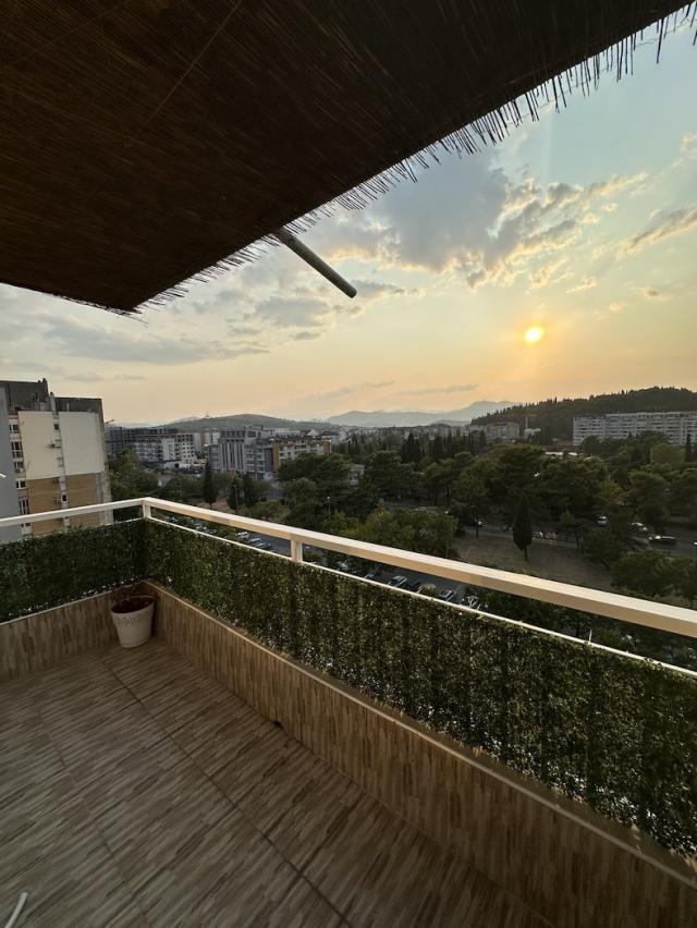 Trosoban namješten stan, 74m2, Pobrežje, Podgorica