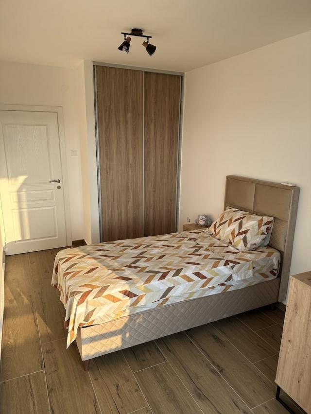 Trosoban namješten stan, 74m2, Pobrežje, Podgorica