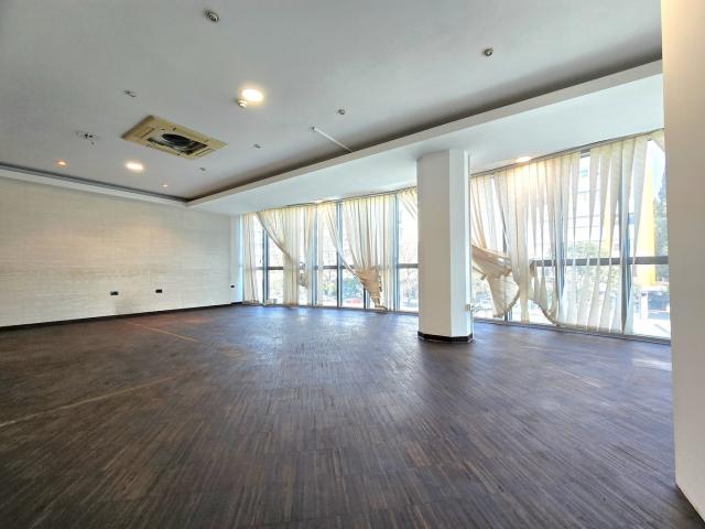 Poslovni prostor, 450m2, Preko Morače, Podgorica