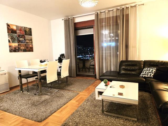 Dvosoban namješten stan, 69m2, Pobrežje, Podgorica