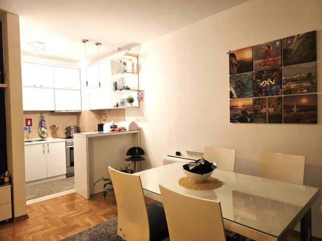 Dvosoban namješten stan, 69m2, Pobrežje, Podgorica