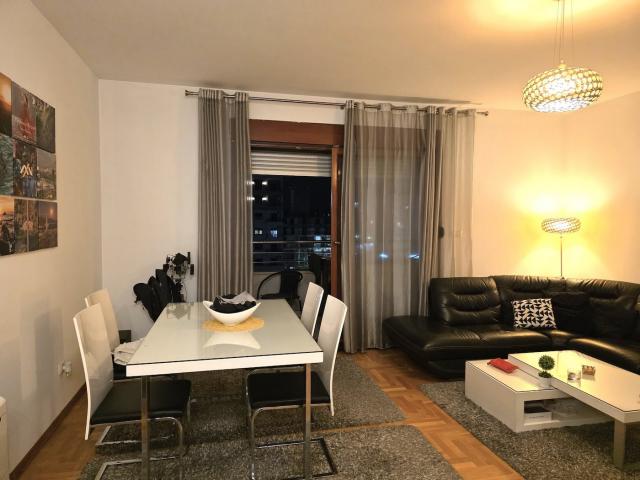 Dvosoban namješten stan, 69m2, Pobrežje, Podgorica