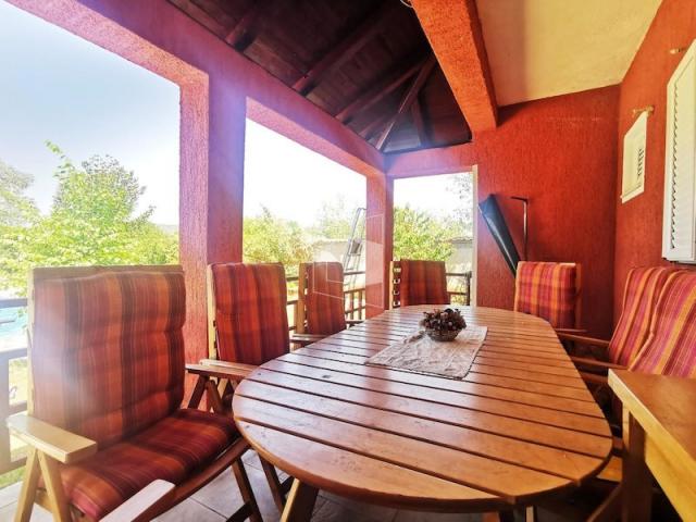Kuća, 200m2, Donja Gorica, Podgorica
