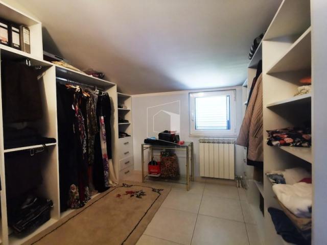 Kuća, 200m2, Donja Gorica, Podgorica