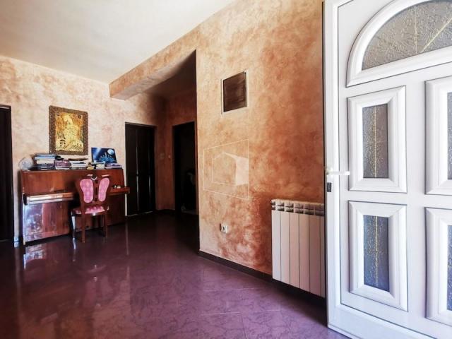Kuća, 200m2, Donja Gorica, Podgorica