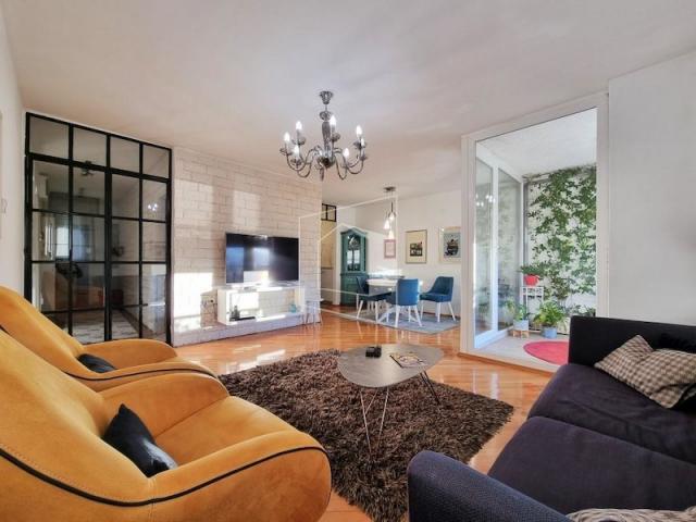 Trosoban lijepo namješten stan, 105m2, Blok 5, Podgorica