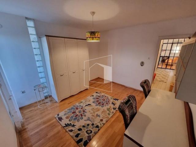 Trosoban lijepo namješten stan, 105m2, Blok 5, Podgorica