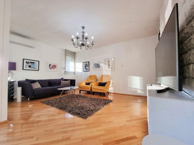 Trosoban lijepo namješten stan, 105m2, Blok 5, Podgorica