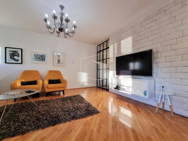 Trosoban lijepo namješten stan, 105m2, Blok 5, Podgorica