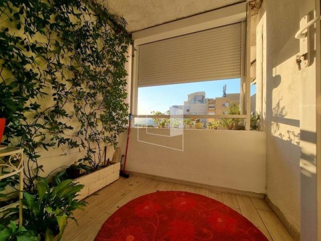Trosoban lijepo namješten stan, 105m2, Blok 5, Podgorica