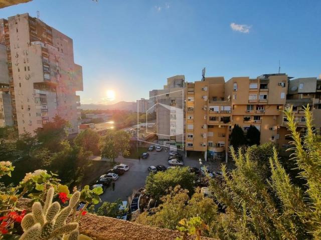 Trosoban lijepo namješten stan, 105m2, Blok 5, Podgorica