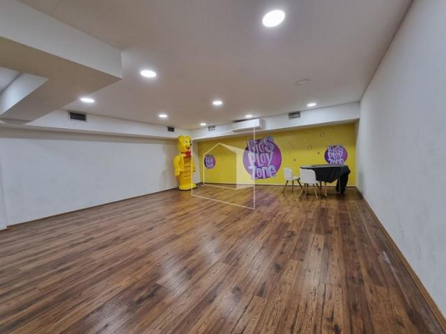 Poslovni prostor, 351m2, Blok 5, Podgorica