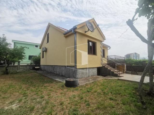 Kuća, 71m2, Tološi, Podgorica