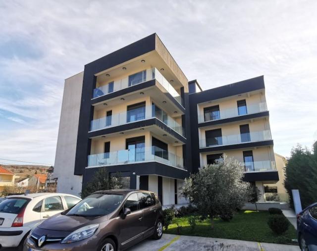 Dvosoban namješten stan, 120m2, Dalmatinska ulica, Podgorica