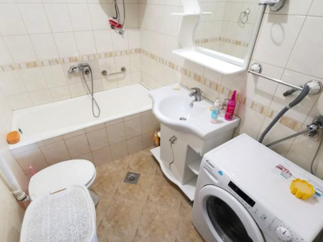 Dvosoban namješten stan, 66m2, Pobrežje, Podgorica