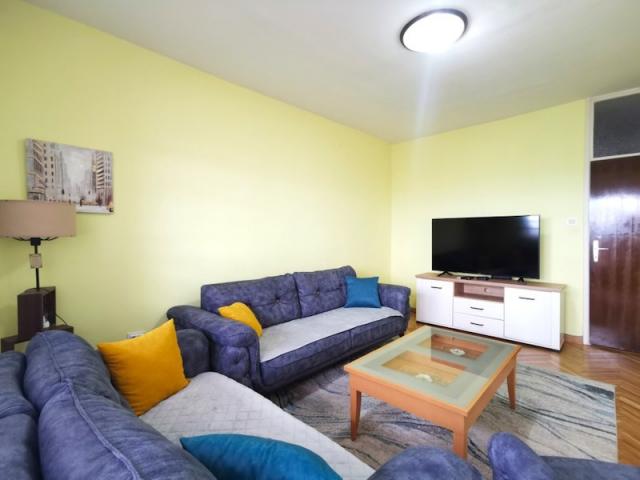 Dvosoban namješten stan, 66m2, Pobrežje, Podgorica