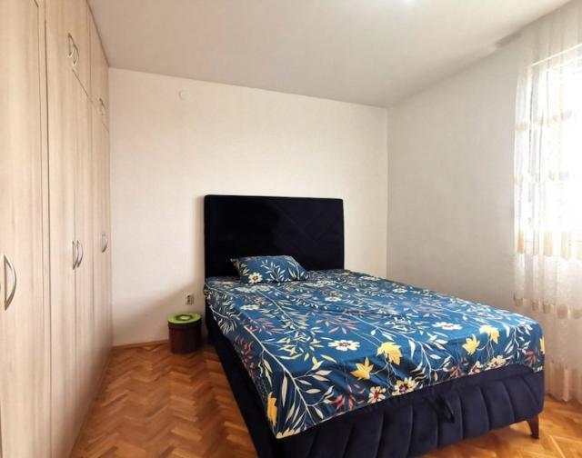 Dvosoban namješten stan, 66m2, Pobrežje, Podgorica