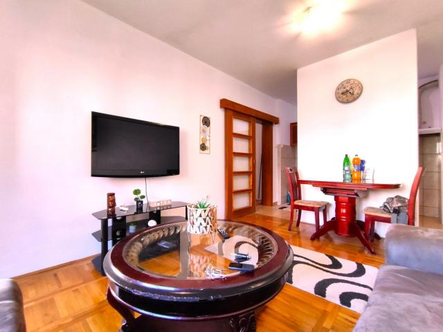 Dvosoban namješten stan, 64m2, Stari aerodrom, Podgorica