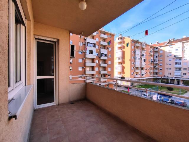 Dvosoban namješten stan, 64m2, Stari aerodrom, Podgorica