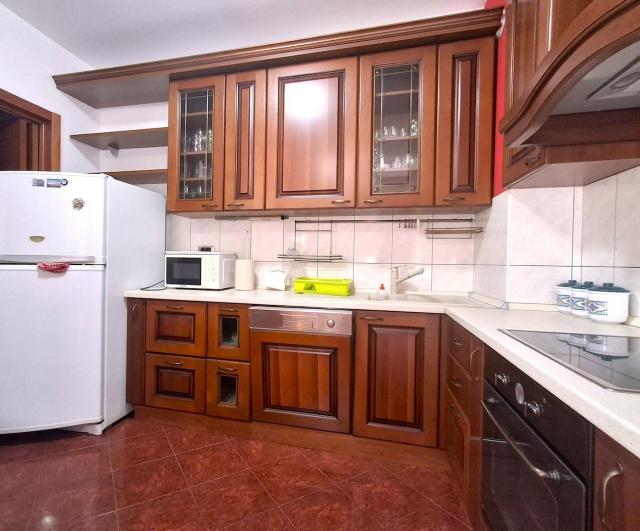 Dvosoban namješten stan, 84m2, Centar, Podgorica