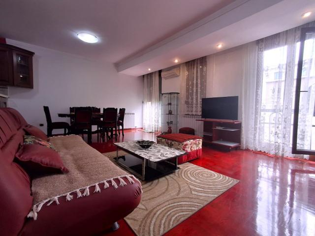 Dvosoban namješten stan, 84m2, Centar, Podgorica