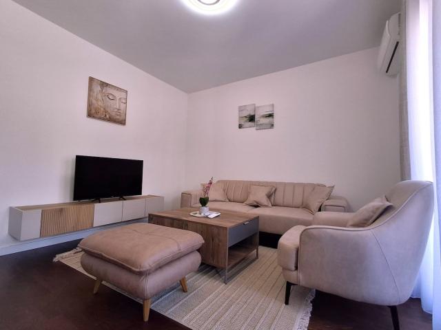 Jednosoban lijepo namješten stan, 39m2, Krivi most, Podgorica