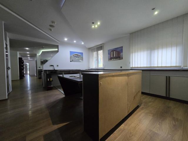 Poslovni prostor, 192m2, Centar, Podgorica