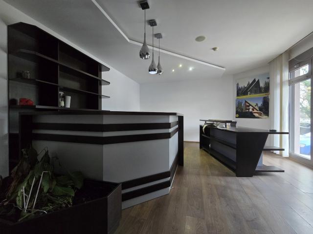 Poslovni prostor, 192m2, Centar, Podgorica