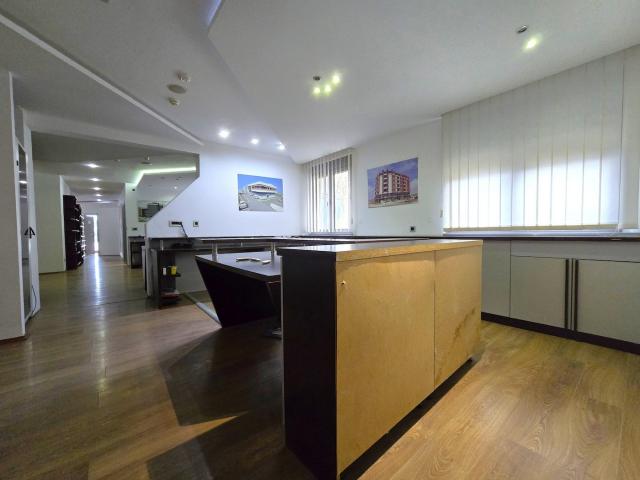 Poslovni prostor, 192m2, Centar, Podgorica