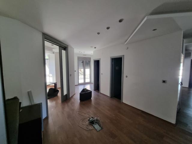 Poslovni prostor, 192m2, Centar, Podgorica