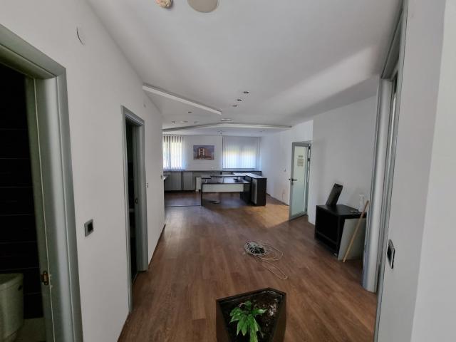 Poslovni prostor, 192m2, Centar, Podgorica