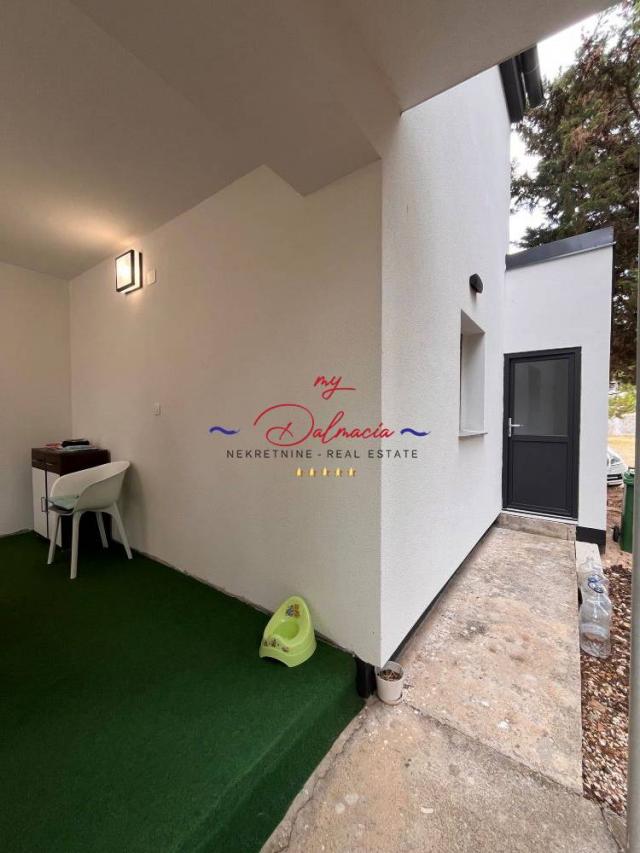 Vir, Kuća s 2 apartmana,  1. kat za adaptaciju