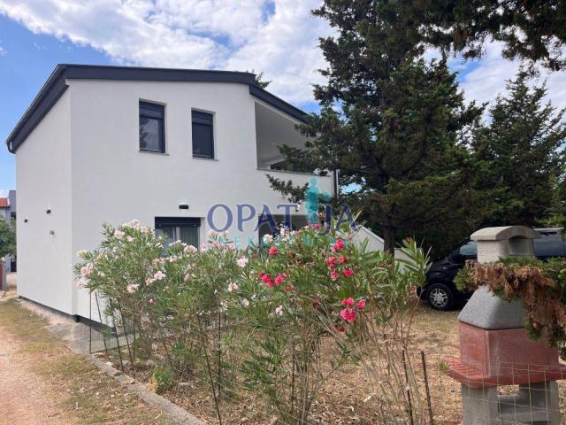Vir, Kuća s 2 apartmana,  1. kat za adaptaciju