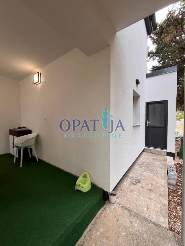 Vir, Kuća s 2 apartmana,  1. kat za adaptaciju