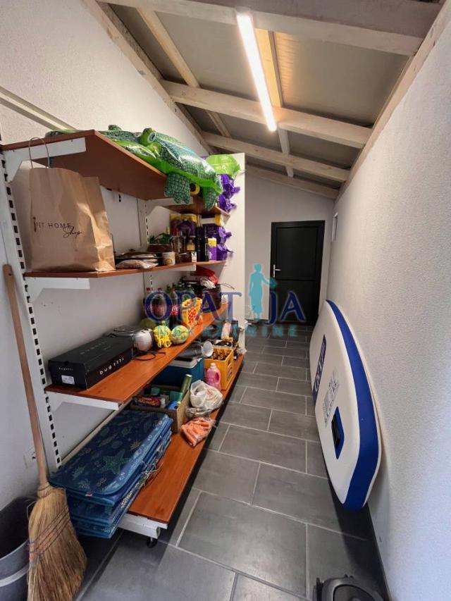 Vir, Kuća s 2 apartmana,  1. kat za adaptaciju