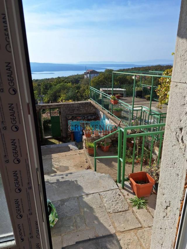 KUĆA CRIKVENICA sa velikom okućnicom i pogledom