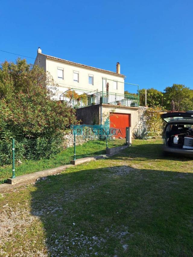 KUĆA CRIKVENICA sa velikom okućnicom i pogledom