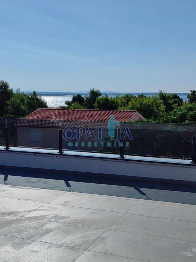 Vir, Apartman 1. kat/krovna terasa/pogled na more