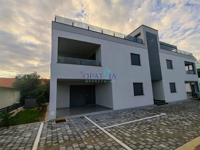 Vir, Apartman 1. kat/krovna terasa/pogled na more