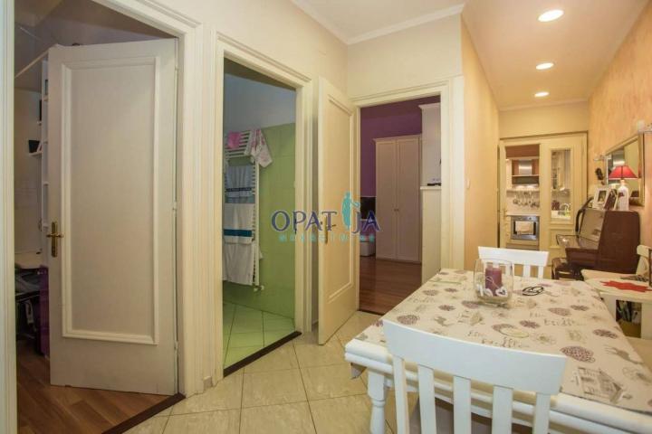 PEĆINE - Predivan stan od 107 m2 s dvije garaže i okućnicom!